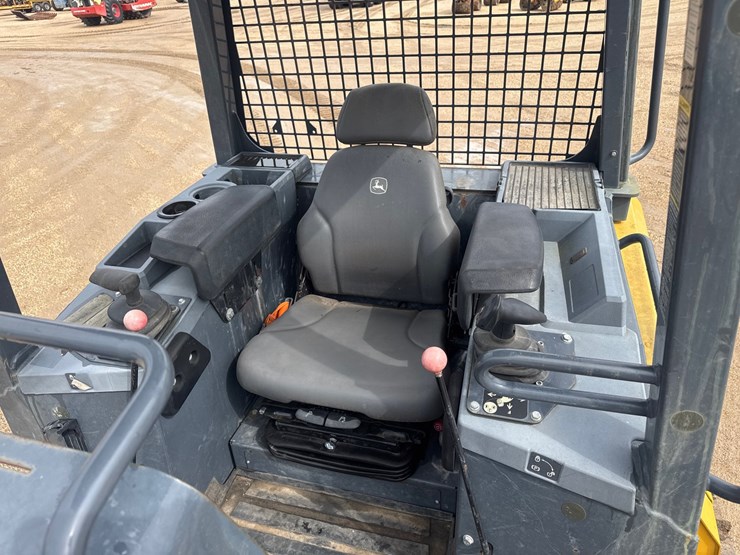 2022-deere-450k-lgp-image-13