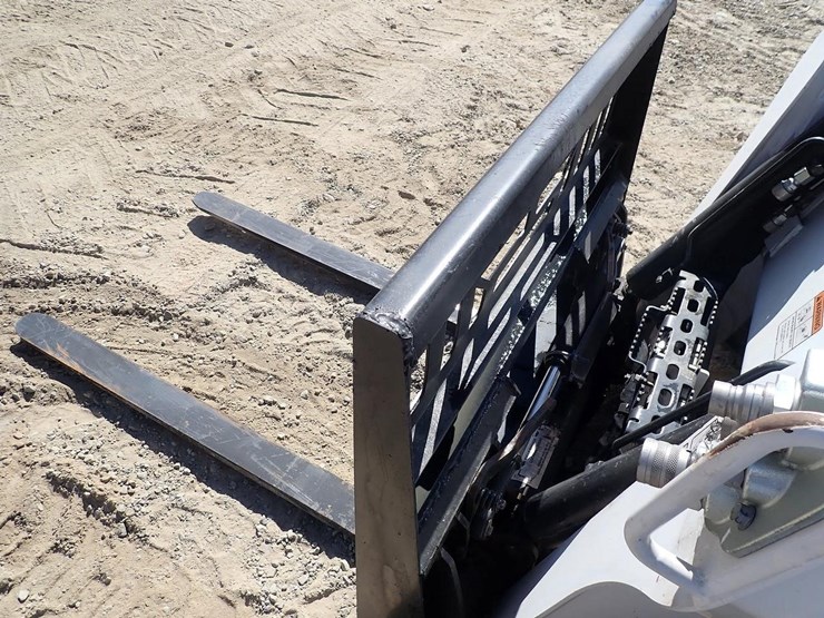 wildcat-48"-skid-steer-pallet-forks-image-5