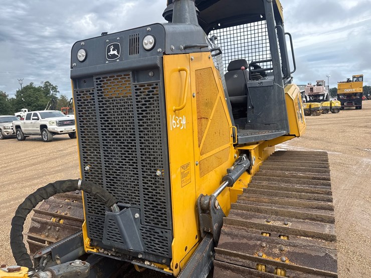 2022-deere-450k-lgp-image-12
