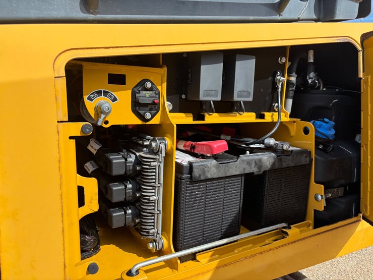 2022-deere-450k-lgp-image-22
