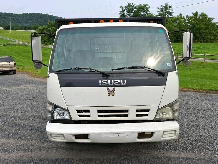 #371-•-2007-isuzu-flatbed-truck-image-8