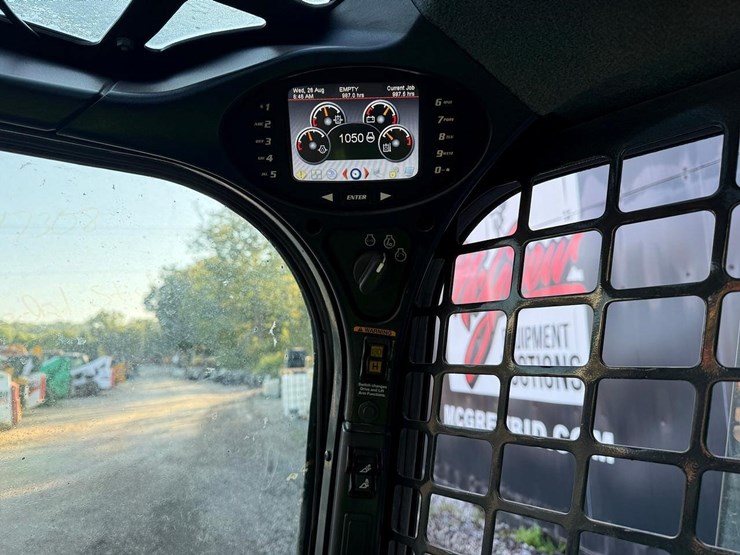 2023-bobcat-t770-image-24