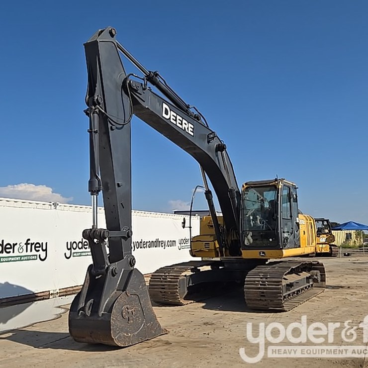 DEERE 200D LC