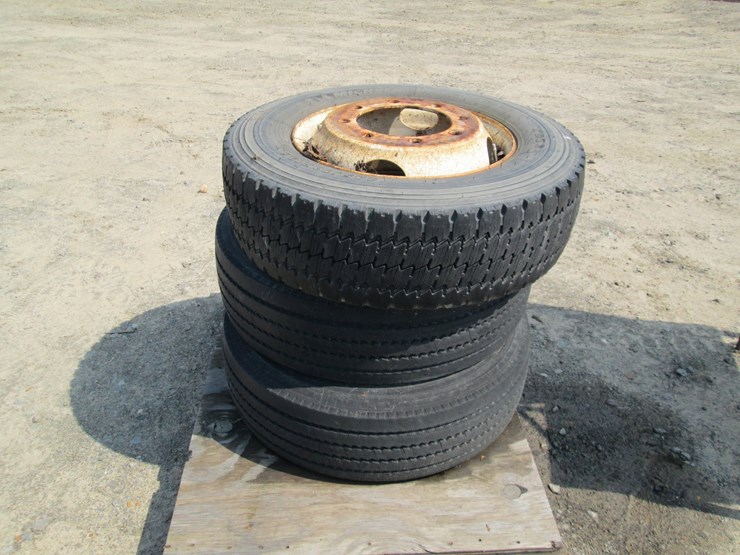 #53835-•-michelin-245/70r-19.5-tires-and-rims-inv#53835-image-3