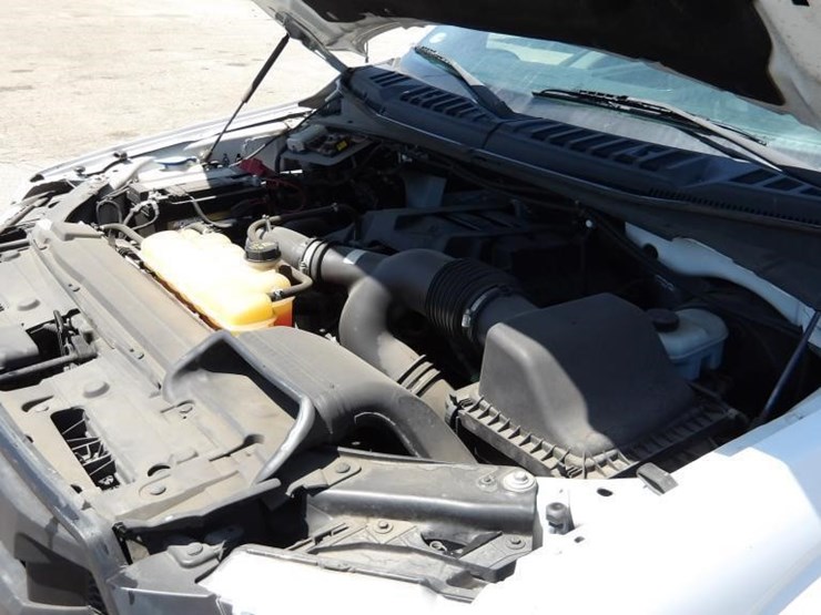 2017-ford-f150-xl-image-8