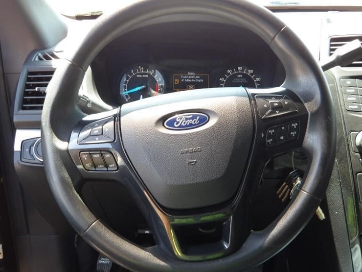 2017-ford-explorer-image-14