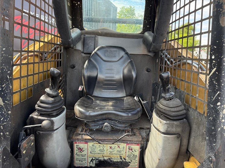 2002-caterpillar-257-image-12