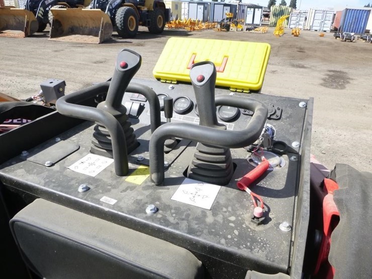 sdlool-1050k-skid-steer-track-loader-image-14