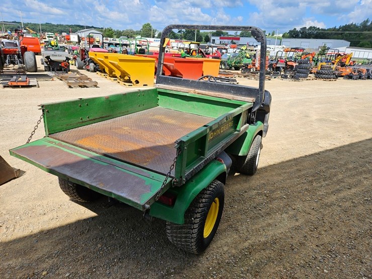 2020-john-deere-gator-image-5