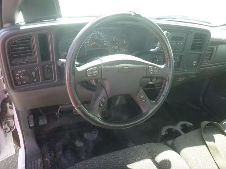 2004-chevrolet-3500-image-12