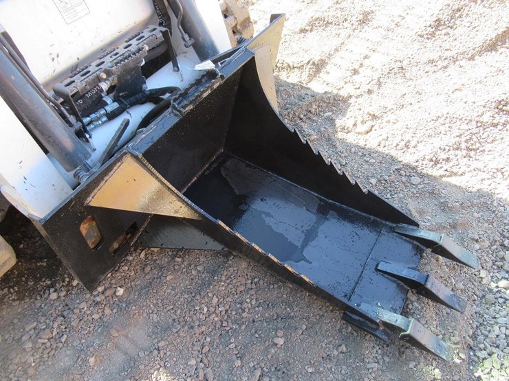 wildcat-skid-steer-ditching-bucket-image-4
