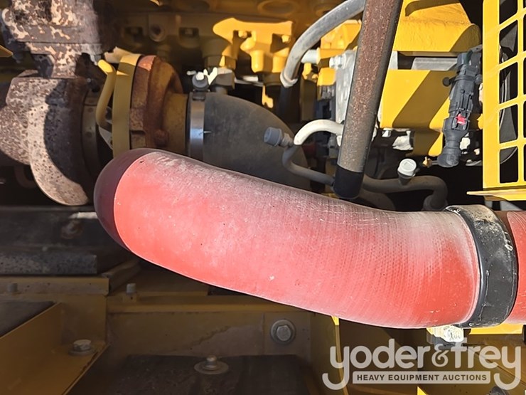 2019-caterpillar-336-image-60