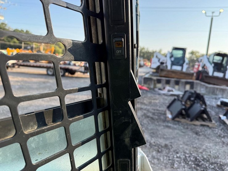 2018-bobcat-t740-image-24