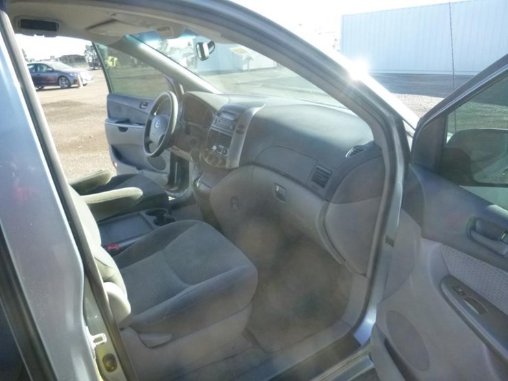 2006-toyota-sienna-image-6