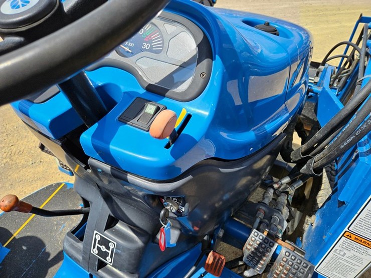 new-holland-tc25-image-38