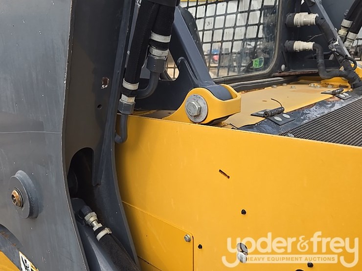 2018-deere-317g-image-26