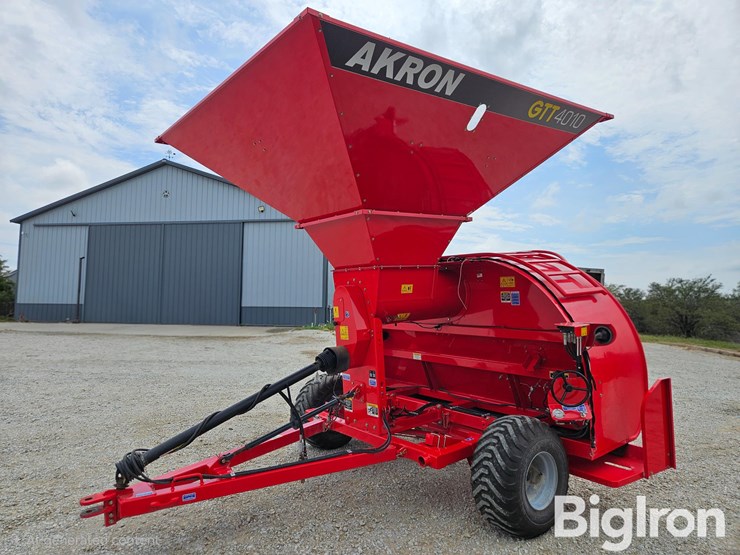 2020-akron-gtt4010-high-capacity-grain-bagger-image-1