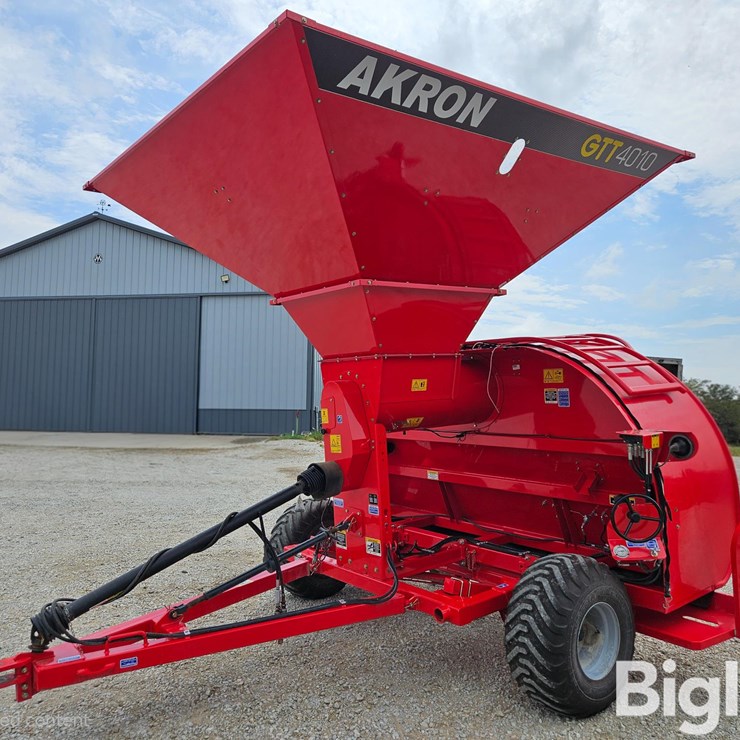 2020 Akron GTT4010 High-Capacity Grain Bagger