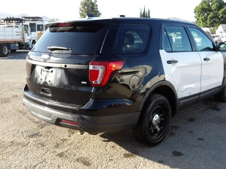 2019-ford-explorer-image-3