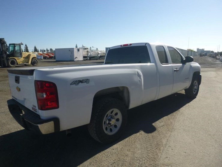 2013-chevrolet-1500-image-3