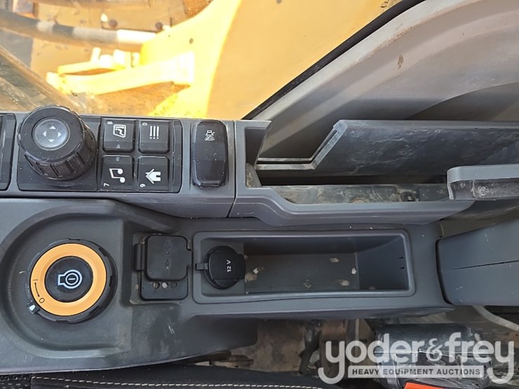 2019-caterpillar-336-image-76