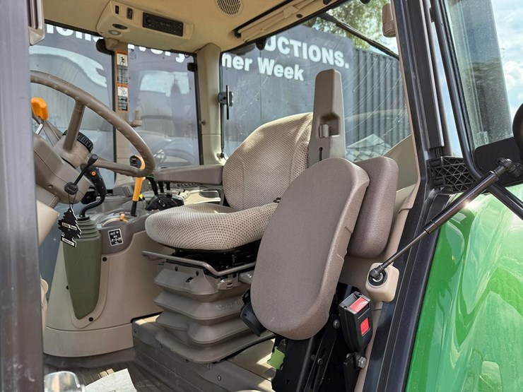 2020-john-deere-6110m-image-17