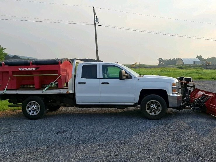 2015-chevrolet-2500-image-2