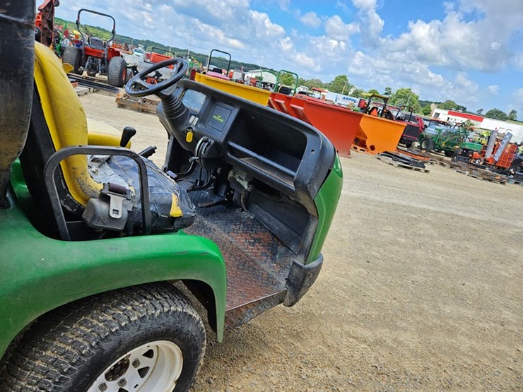 2020-john-deere-gator-image-23