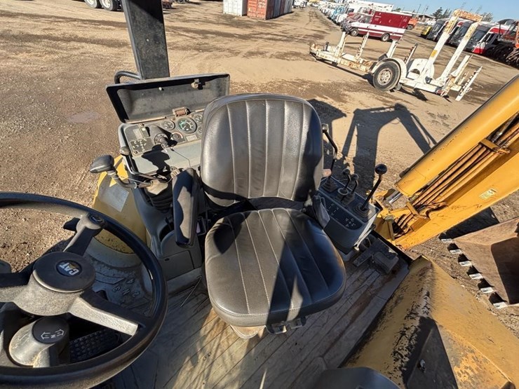 caterpillar-416c-image-37