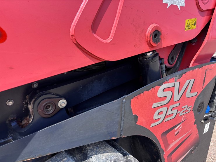 2017-kubota-svl95-2s-image-12