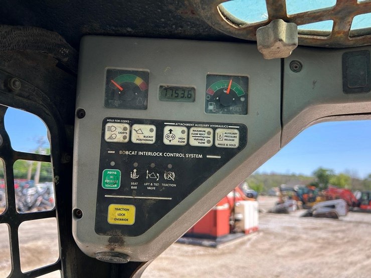 2006-bobcat-t300-image-21