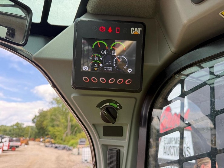 2018-caterpillar-299d2-xps-image-22