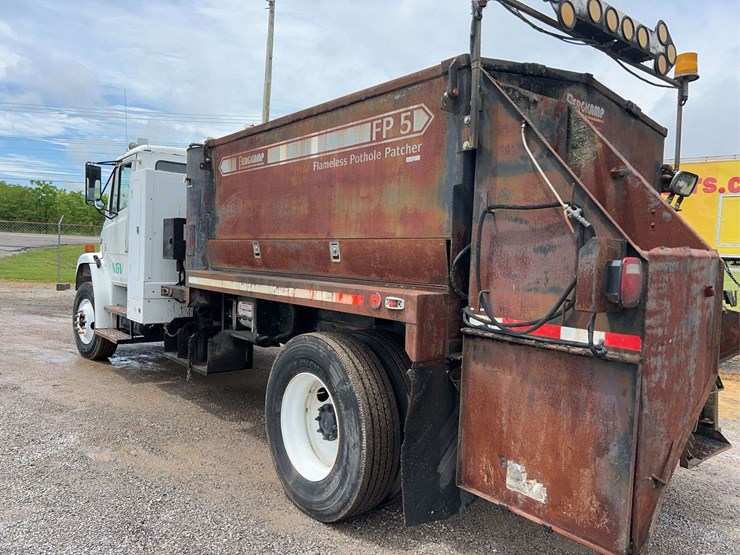 2004-freightliner-fl70-image-39