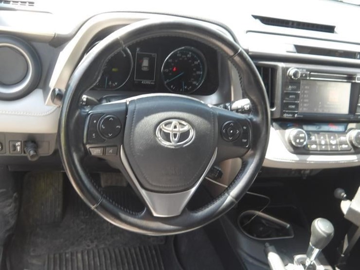 2016-toyota-rav4-image-15