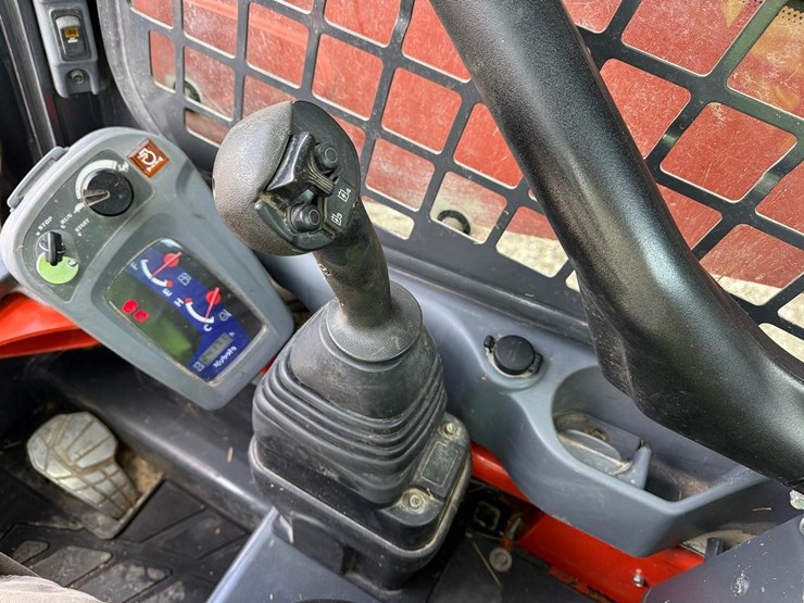 2024-kubota-ssv75-image-21