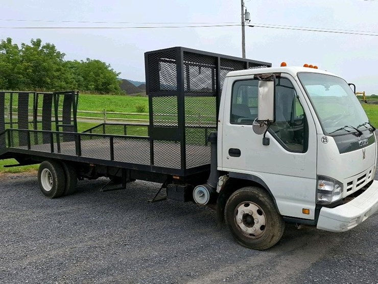 #371-•-2007-isuzu-flatbed-truck-image-1