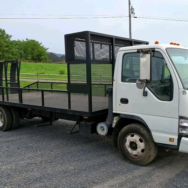 #371 • 2007 Isuzu Flatbed Truck