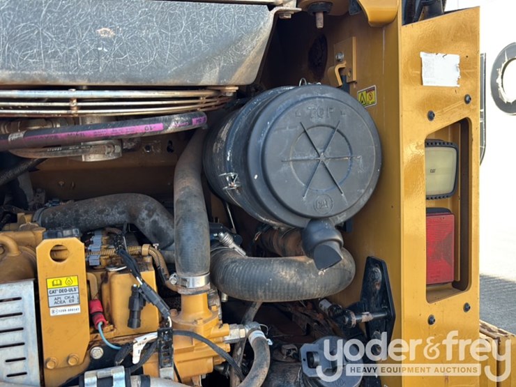 2021-caterpillar-259d3-image-28