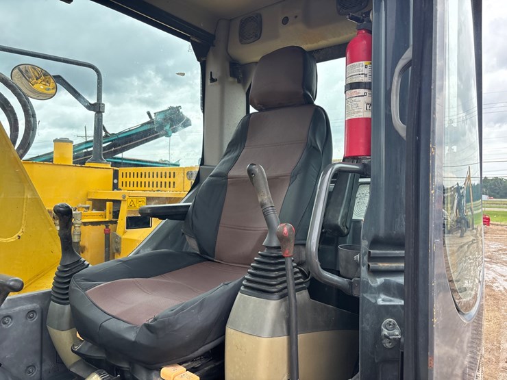 komatsu-pc138us-image-18