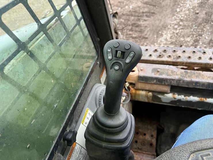 2012-bobcat-t180-image-25