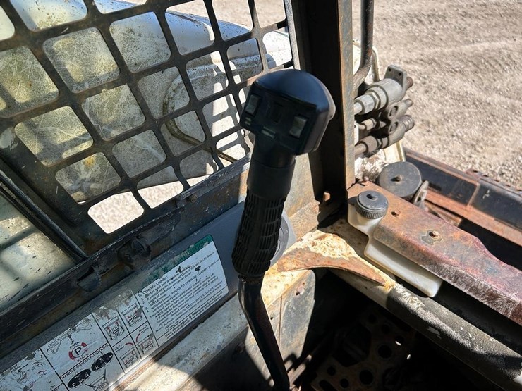 2006-bobcat-t300-image-26