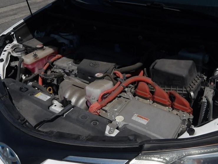 2016-toyota-rav4-image-7