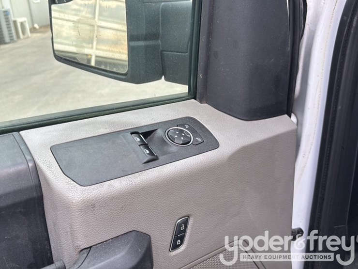 2020-ford-f150-image-30