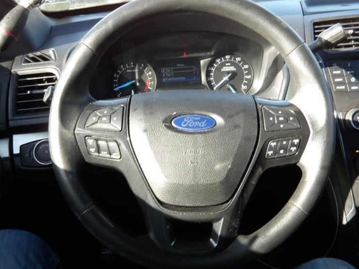 2019-ford-explorer-image-14