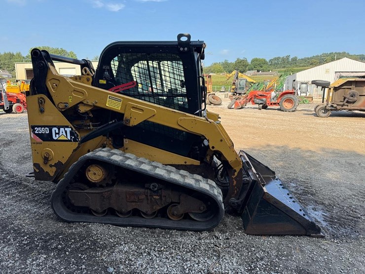 2015-caterpillar-259d-image-5