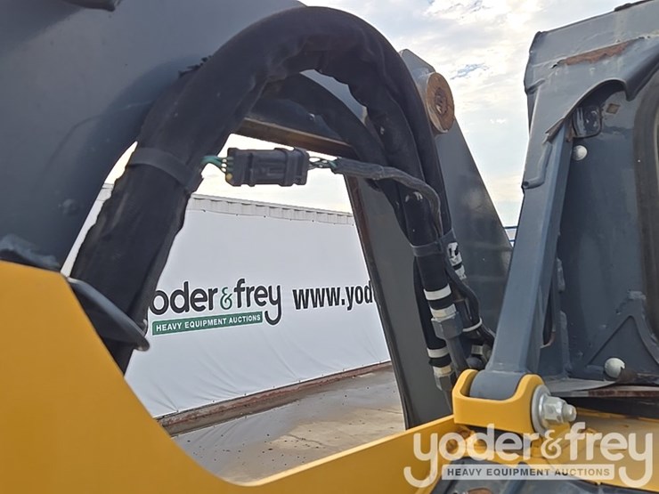 2018-deere-317g-image-27