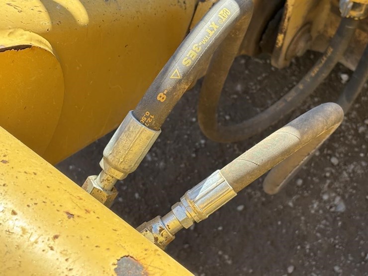 caterpillar-416c-image-15