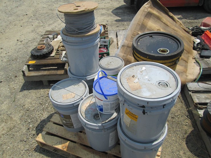 #53847-•-pallet-of-paint-oil-and-roll-of-wire-inv#53847-image-4