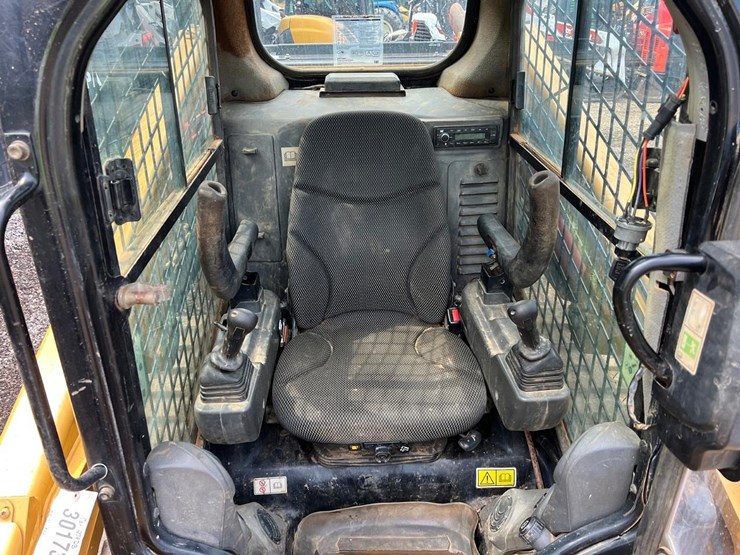 2020-caterpillar-279d3-image-18