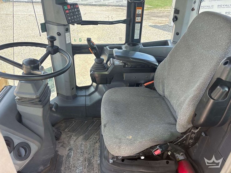 2019-deere-624l-image-19